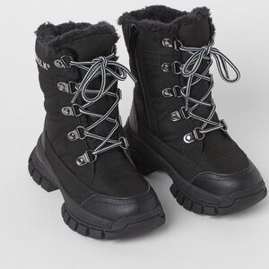 Like NEW size 8 Waterproof boy/girl winter boots ❄️